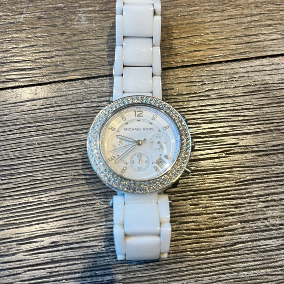 Michael Kohl’s White Runway Watch. Model 5654 - Picture 2 of 5